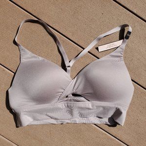 NWT Victoria's Secret Body by Victoria uplift no wire bra 32B Gray/Silver